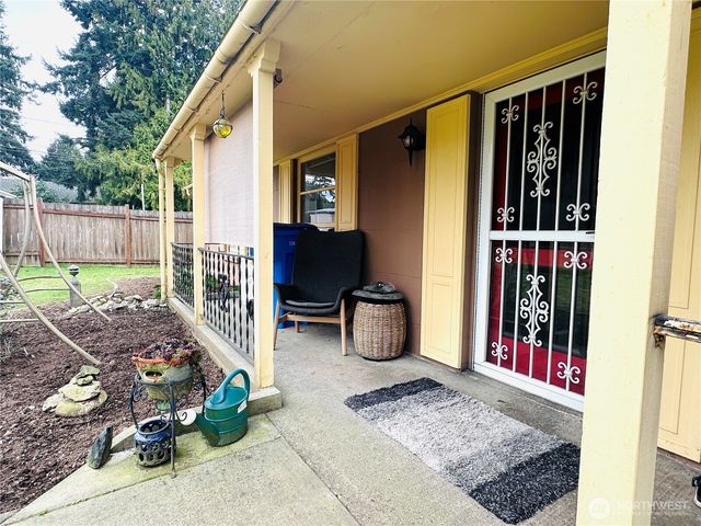 15326 Ashworth Place N, Shoreline, WA 98133