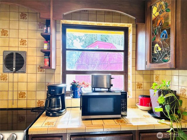 15326 Ashworth Place N, Shoreline, WA 98133