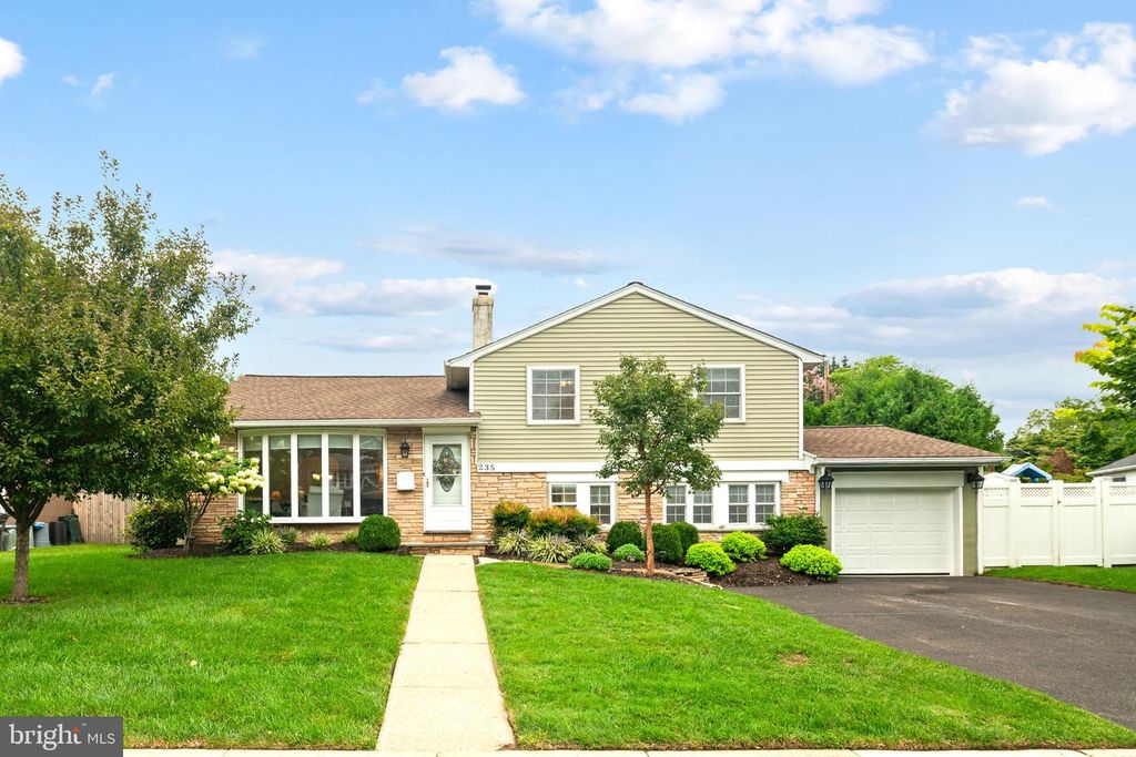 235 N RIDGE, AMBLER, PA 19002 — exterior