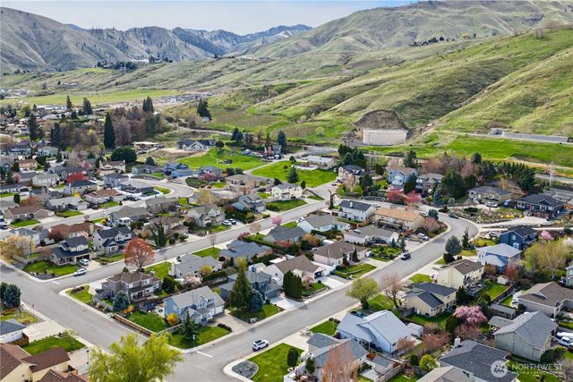 1929 Hideaway Place, Wenatchee, WA 98801