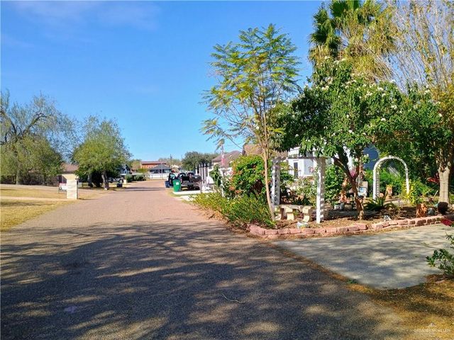 972 S Kika De La Garza Boulevard, La Joya, TX 78560