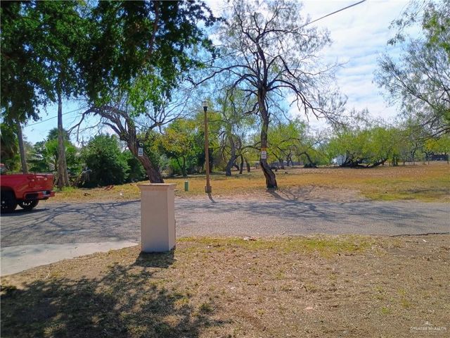 972 S Kika De La Garza Boulevard, La Joya, TX 78560