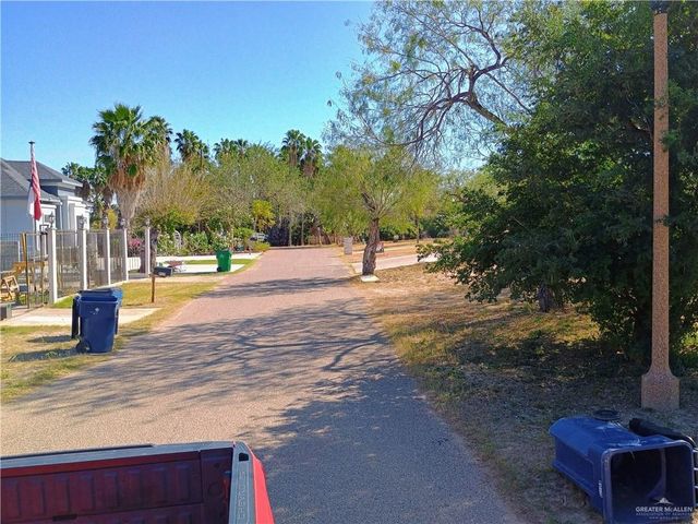 972 S Kika De La Garza Boulevard, La Joya, TX 78560