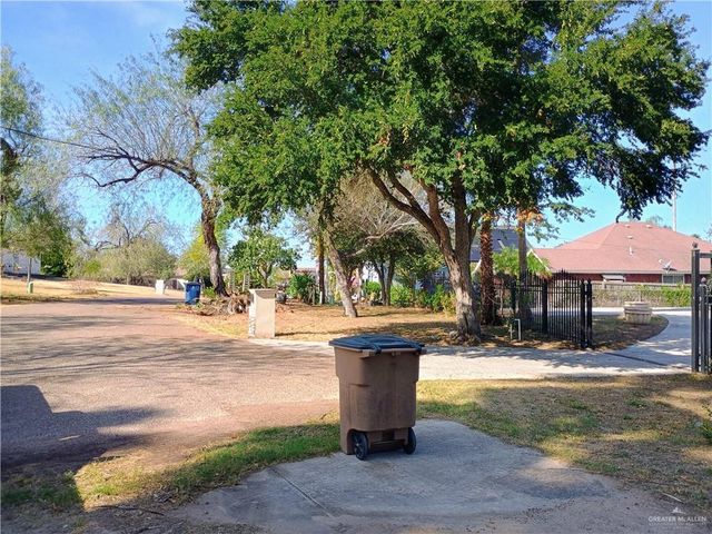 972 S Kika De La Garza Boulevard, La Joya, TX 78560