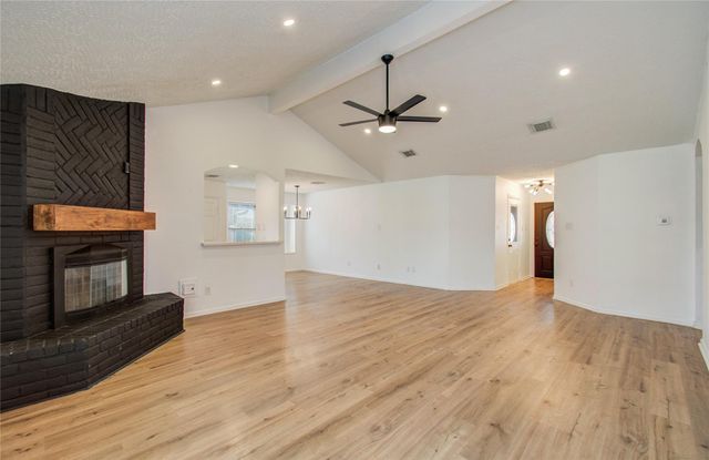 713 Willow Creek Drive, La Porte, TX 77571