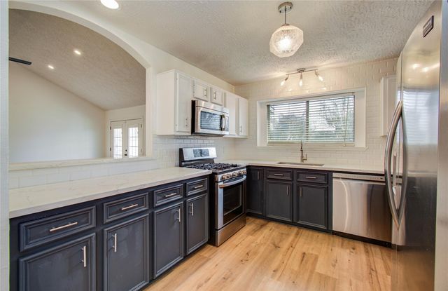 713 Willow Creek Drive, La Porte, TX 77571