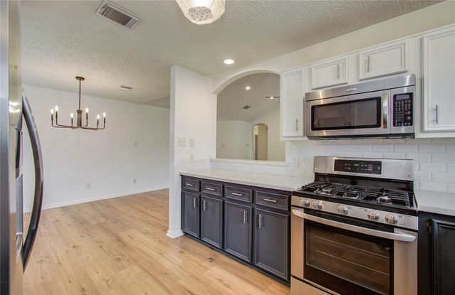 713 Willow Creek Drive, La Porte, TX 77571