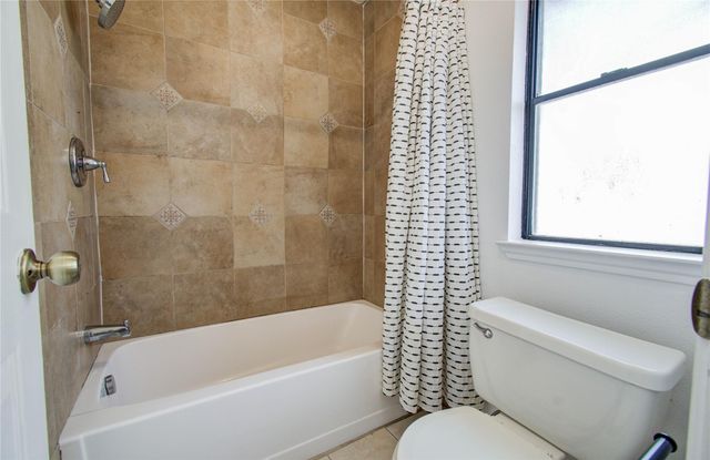 713 Willow Creek Drive, La Porte, TX 77571