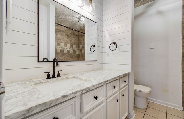 713 Willow Creek Drive, La Porte, TX 77571