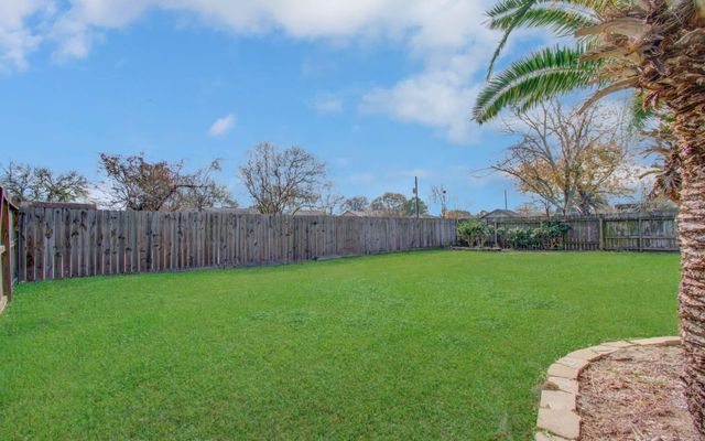 713 Willow Creek Drive, La Porte, TX 77571