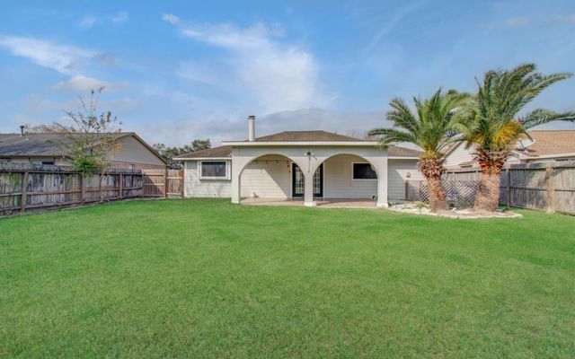 713 Willow Creek Drive, La Porte, TX 77571