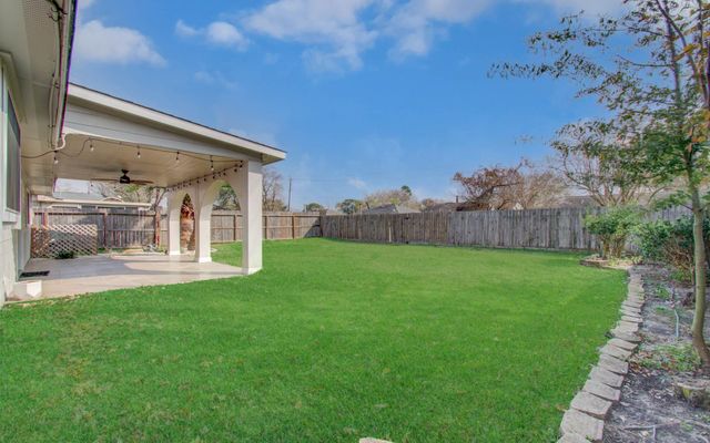 713 Willow Creek Drive, La Porte, TX 77571