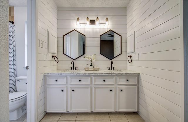 713 Willow Creek Drive, La Porte, TX 77571