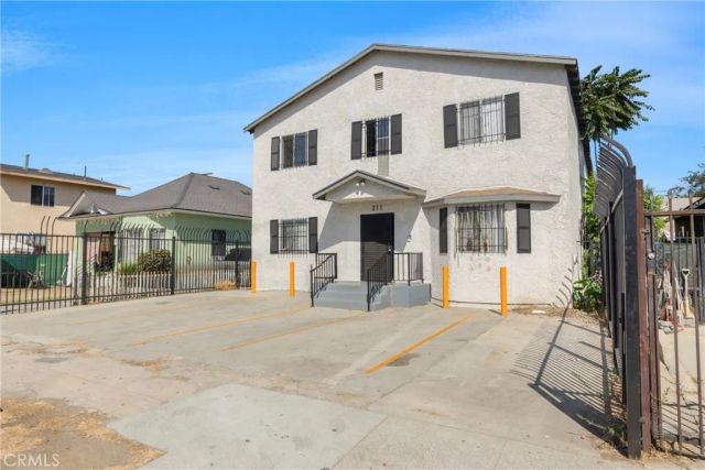 211 E 55th Street, Los Angeles, CA 90011
