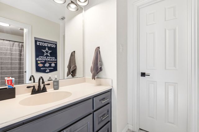 1116 Damsel Ginger Lane, Lewisville, TX 75056