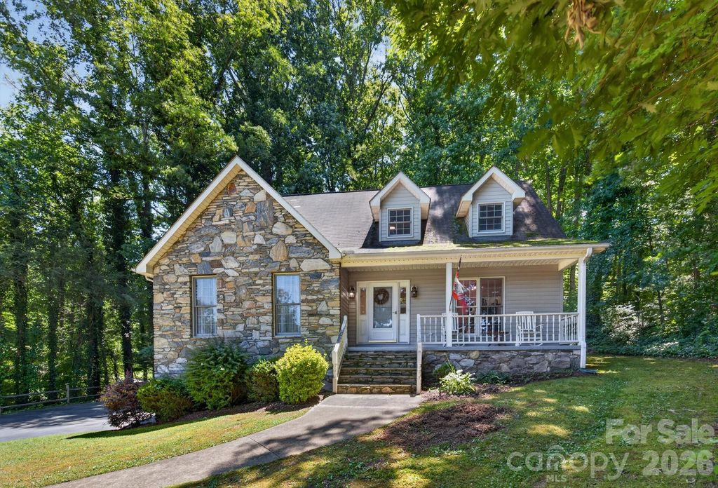 163 Canaan Drive, Candler, NC 28715