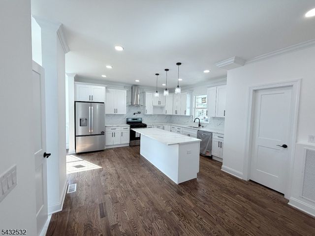 28 McKinley, Woodbridge Twp., NJ 08830