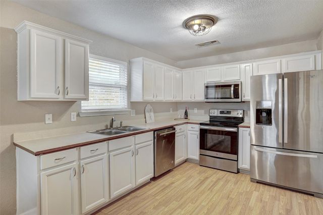 605 Copper CT, Jarrell, TX 76537