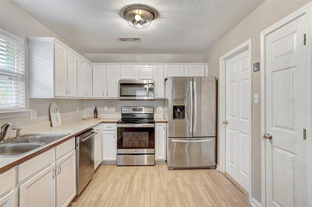 605 Copper CT, Jarrell, TX 76537