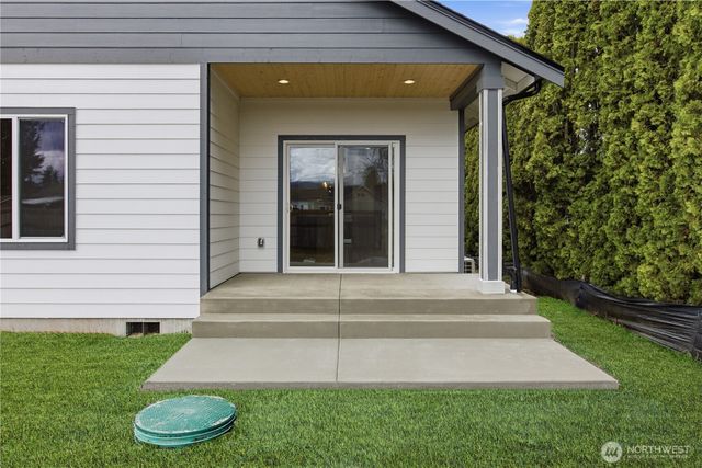 210 Silver Lane SE, Orting, WA 98360