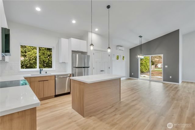 210 Silver Lane SE, Orting, WA 98360