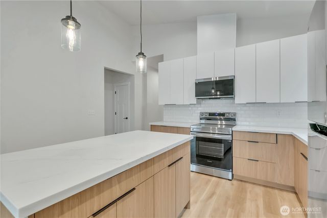 210 Silver Lane SE, Orting, WA 98360