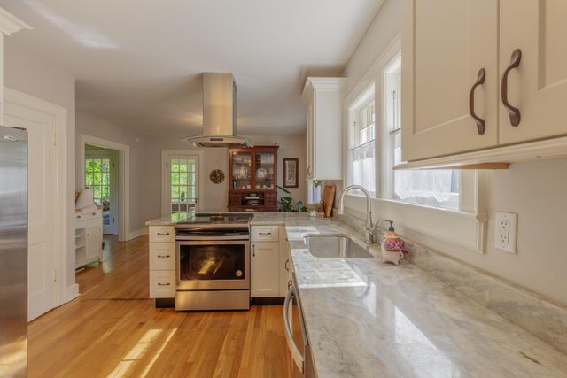 330 Tunnel Boulevard, Chattanooga, TN 37411