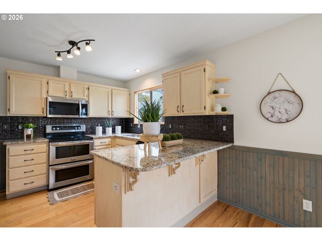 2718 HARVEST Ct, Forest Grove, OR 97116