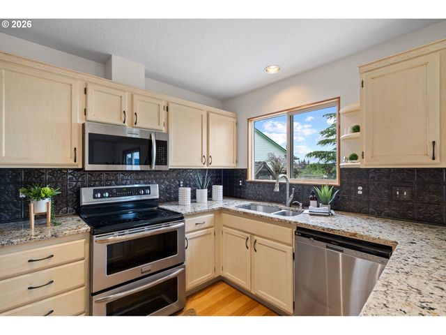 2718 HARVEST Ct, Forest Grove, OR 97116