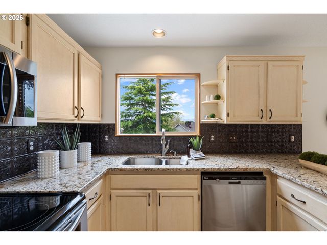 2718 HARVEST Ct, Forest Grove, OR 97116