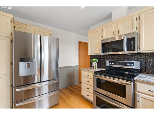 2718 HARVEST Ct, Forest Grove, OR 97116