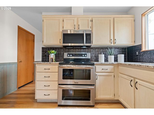 2718 HARVEST Ct, Forest Grove, OR 97116