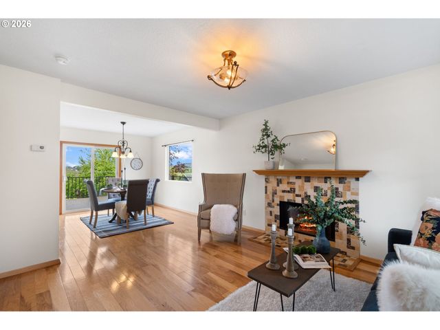 2718 HARVEST Ct, Forest Grove, OR 97116