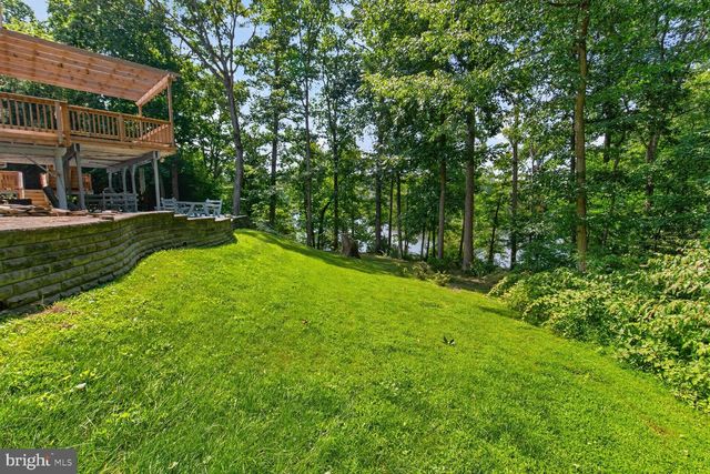 12012 GOVERNORS CT, Woodbridge, VA 22192