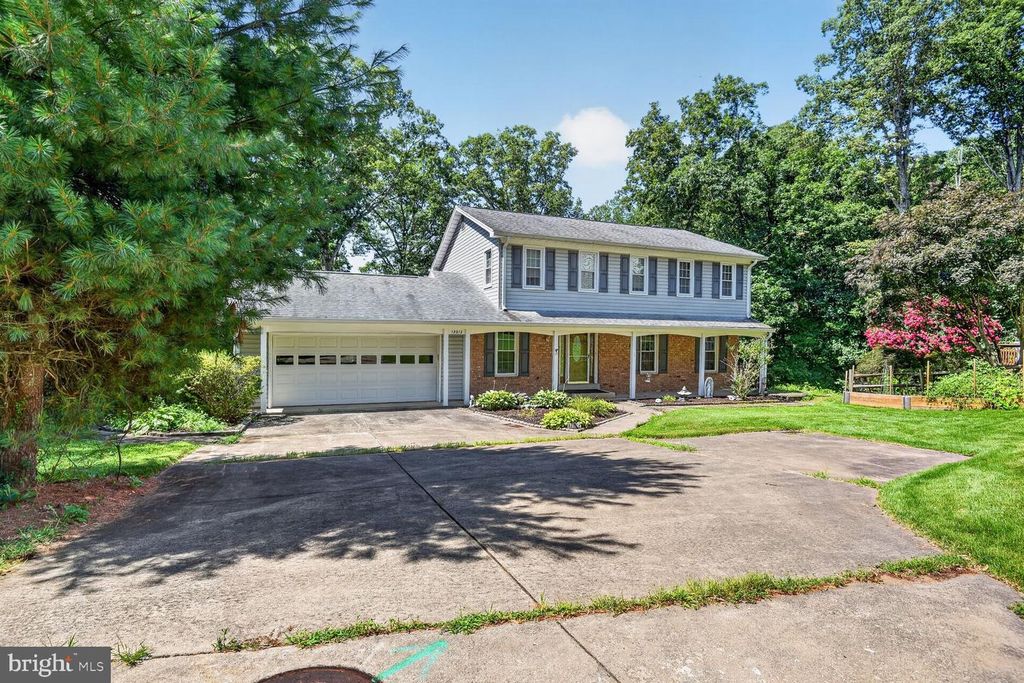 12012 GOVERNORS CT, Woodbridge, VA 22192
