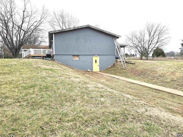 3916 SE Tecumseh RD, Tecumseh, KS 66542