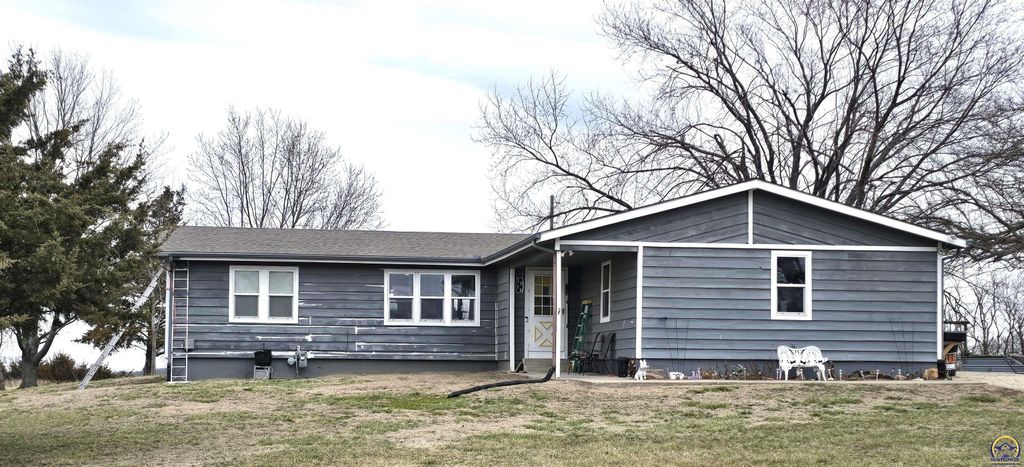 3916 SE Tecumseh RD, Tecumseh, KS 66542