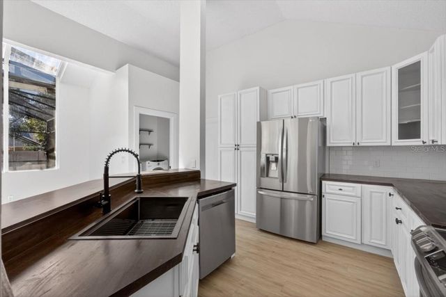 8618 VALLEY RIDGE COURT, Orlando, FL 32818