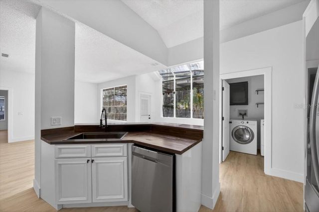 8618 VALLEY RIDGE COURT, Orlando, FL 32818