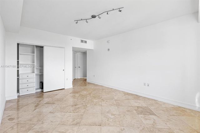 19900 E Country Club Drive 502, Aventura, FL 33180