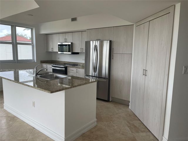 19900 E Country Club Drive 502, Aventura, FL 33180