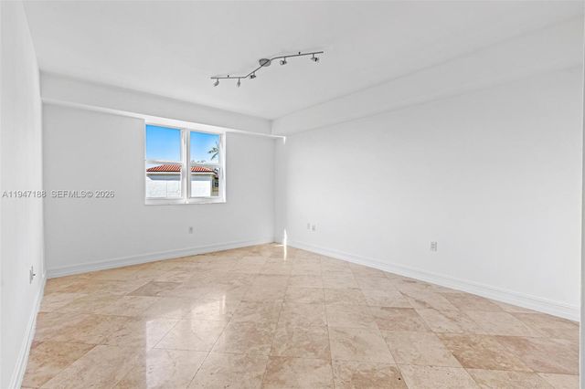 19900 E Country Club Drive 502, Aventura, FL 33180