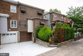 1052 ALLENGROVE ST, Philadelphia, PA 19124