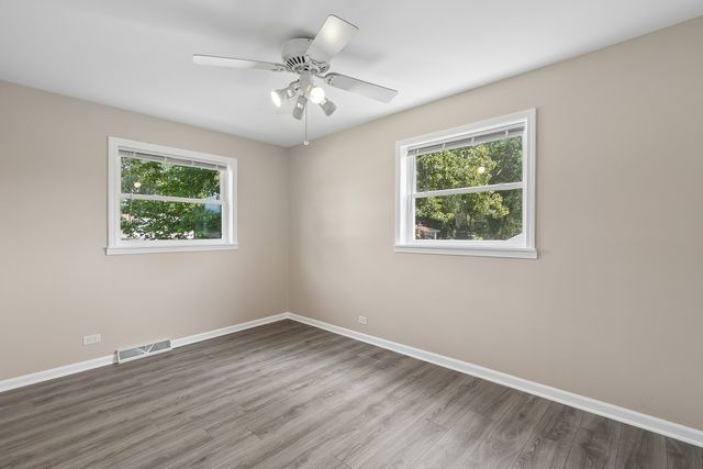 328 N Greenview Avenue, Mundelein, IL 60060