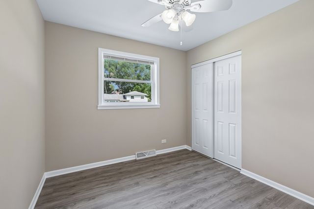 328 N Greenview Avenue, Mundelein, IL 60060