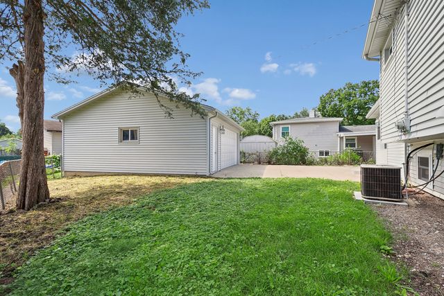 328 N Greenview Avenue, Mundelein, IL 60060