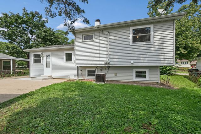 328 N Greenview Avenue, Mundelein, IL 60060