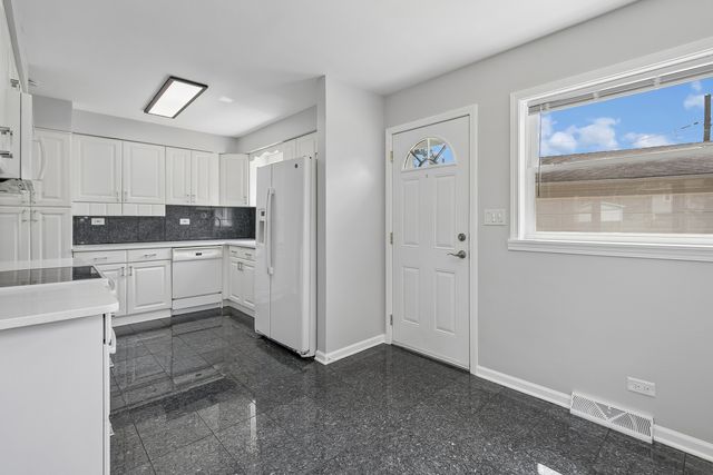 328 N Greenview Avenue, Mundelein, IL 60060