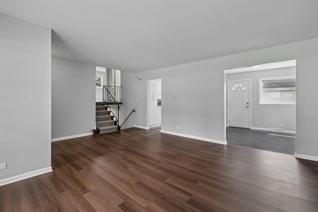 328 N Greenview Avenue, Mundelein, IL 60060