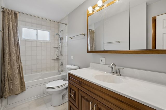 328 N Greenview Avenue, Mundelein, IL 60060